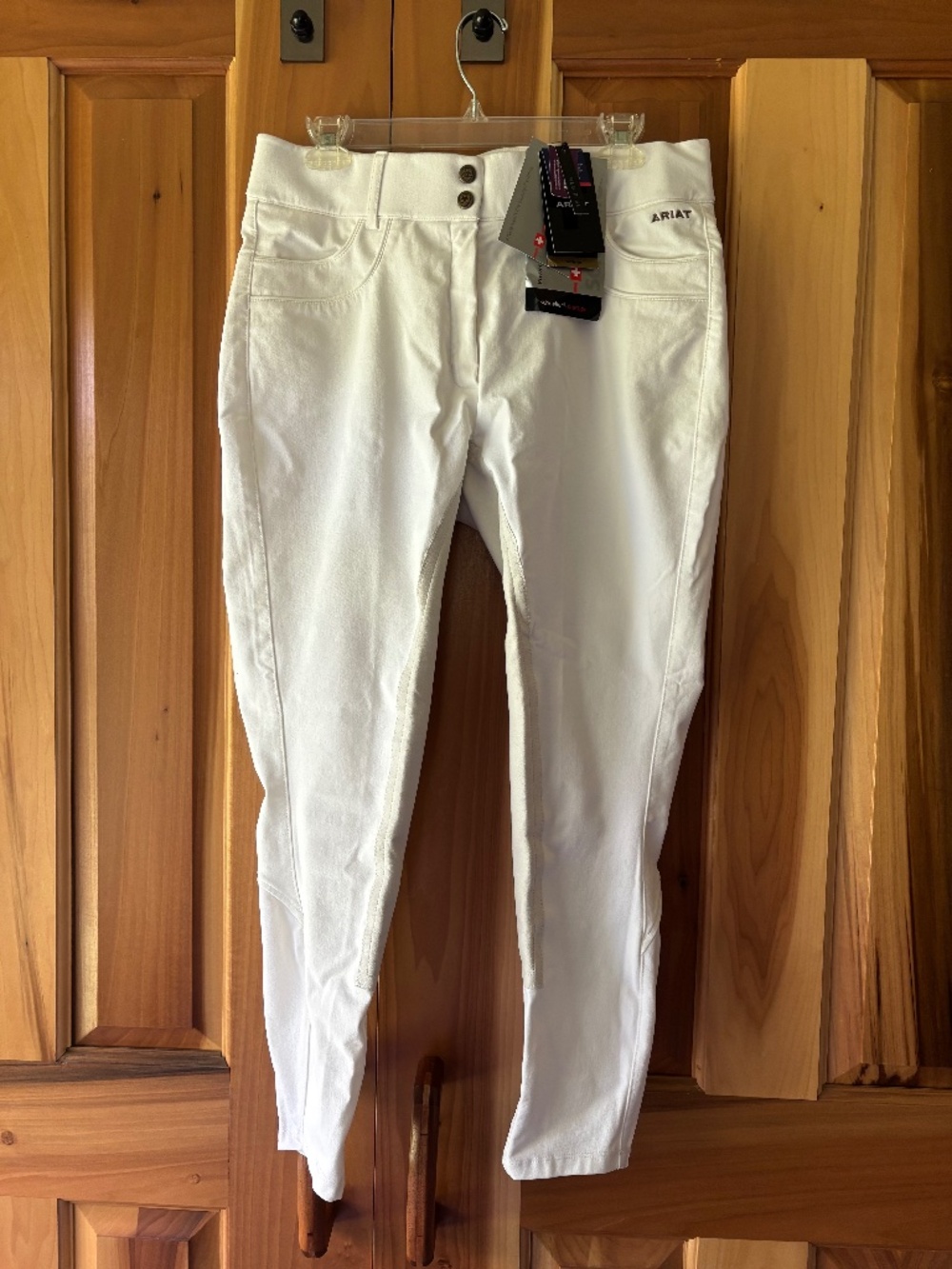 Ariat Pro Series Olympia front zip Regular rise full seat white breeches. NWT
